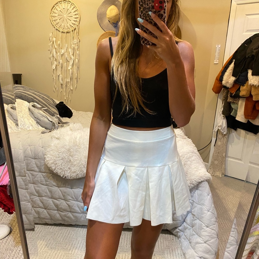 Vici white pleated skirt